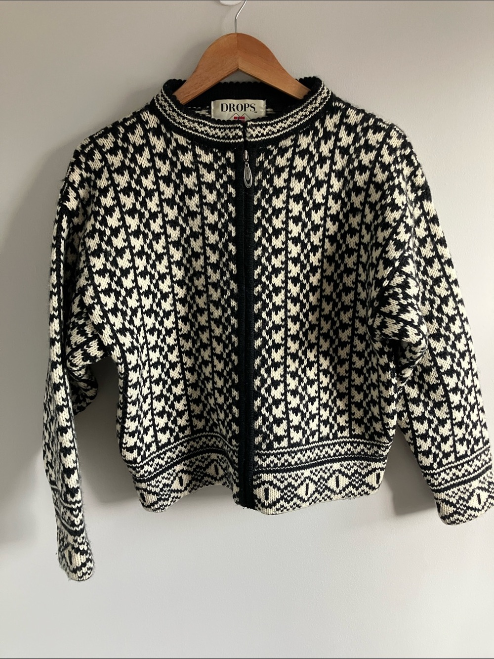 Vintage hand knit 100% pure new wool Zip-Front nordic cardigan sweater